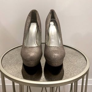 Silver Rainbow Platform Heels | Heart in D | size 8